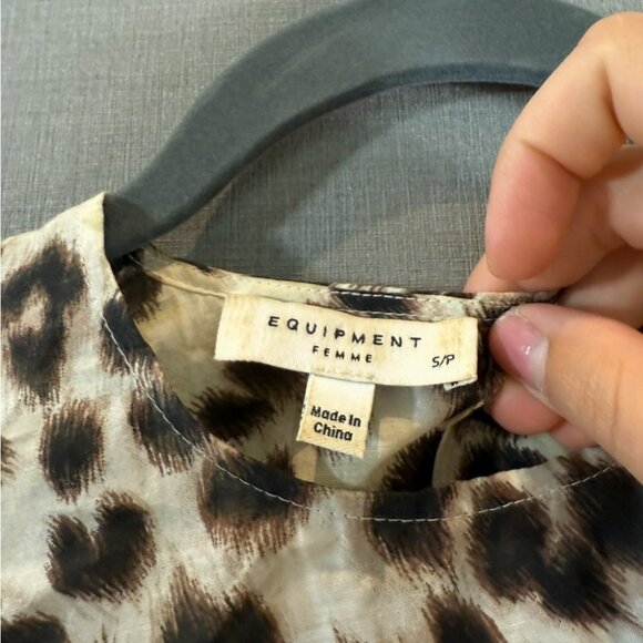 EQUIPMENT Reagan Leopard Print Button Back Silk Cotton Sleeveless Blouse Top - Picture 5 of 7